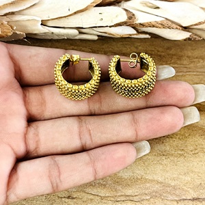 ต่างหูห่วงดีไซน์โบโฮลายจุด งานทองเหลืองชุบทอง 18K ประดับลูกปัด สไตล์ชนเผ่า สำหรับผู้หญิง ขายส่ง รับผลิตแบบ OEM ODM - Product Image 3