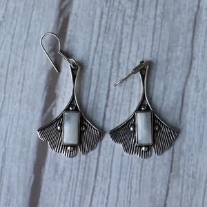 Boucles d'oreilles en pierre de lune bleue, argent sterling 925, pendantes, bijoux faits à la main, cadeau élégant pour femme, design en pierres précieuses naturelles - Product Image 2