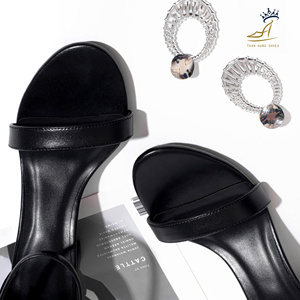 Sandales à talons carrés de 5 cm pour femmes, best-seller, en satin PU, avec bride à la cheville, fabriquées au Vietnam (ODM/OEM) - Product Image 4