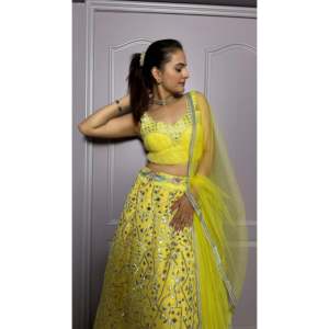 Lehenga Choli de soirée pour femmes, avec travail en papier métallisé - Product Image 3