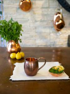 Mug à Moscow Mule individuel, design moderne, écologique, en acier martelé, poignée plaquée cuivre, 500 ml/16 oz, grande capacité personnalisable pour la maison - Product Image 3