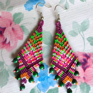 Boucles d'oreilles élégantes en perles de verre pour un look décontracté au quotidien, offrant un ajustement confortable et un attrait décoratif attrayant - Product Image 1