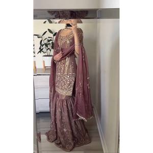 Conjunto de traje de fiesta de diseñador para mujer con bordado pesado Top de trabajo-Plazzo y Dupatta para ocasiones especiales - Product Image 5