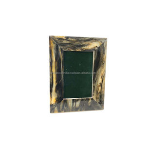 Cadre photo en bois fait main avec incrustation en os marbré fumé, bord biseauté, décoration de luxe pour la maison - Product Image 1