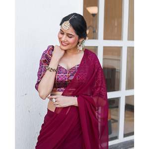 Sari indien en mousseline de Banarasi avec broderies de sequins, couleur bordeaux, pour mariages, Diwali, fêtes, collection de luxe ethnique pour femmes - Product Image 2