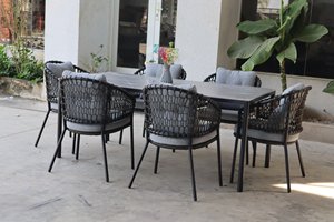 ROCF-041 Chaise d'extérieur moderne en osier avec coussin gris, structure métallique, mobilier de jardin contemporain, résistant aux intempéries - Product Image 1