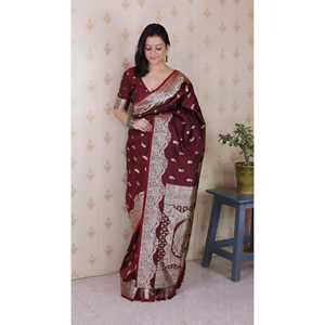 Robe de soirée en soie douce Banarasi marron, sari tissé en zari argenté - Product Image 3