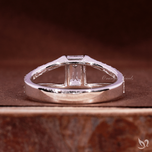 แหวนแต่งงานเพชรแล็บทรงเหลี่ยมมรกต 1 กะรัต ดีไซน์หรูหรา ประดับเพชรแบบไมโครเพฟ ทองคำขาว 10K รับรองโดย IGI - Product Image 4