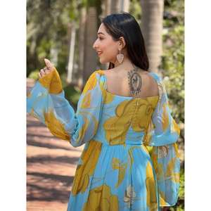 ชุดเดรสยาวถึงพื้นลายดอกไม้สีฟ้าสำหรับผู้หญิง แขนยาว คอเหลี่ยม สไตล์โบฮีเมียน เป็นมิตรกับสิ่งแวดล้อม ซักได้ เหมาะสำหรับฤดูร้อนและชายหาด - Product Image 4