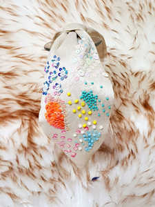 ผ้าโพลีเอสเตอร์คุณภาพสูงลายดอกไม้ปักลูกปัดหลากสี ดีไซน์เนอร์ปี 2025  แบบปรับแต่งอักษรย่อส่วนตัว เป็นมิตรกับสิ่งแวดล้อม สำหรับผู้หญิง - Product Image 6