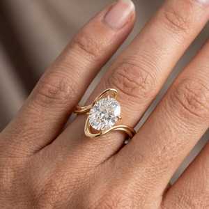 Anillo de banda cruzada con diamante de corte ovalado de 3.01 quilates de estilo único, oro macizo de 14 quilates, regalo de boda sorpresa para parejas - Product Image 4