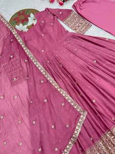 Robe Anarkali pour femmes avec ensemble dupatta, robe ethnique brodée de sequins pour mariage, fête, Diwali - Product Image 3