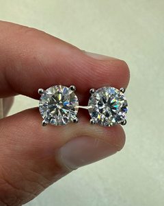 Pendientes de botón de moissanita de corte redondo de 6 mm, chapados en oro, plata de ley 925, unisex, regalo de cumpleaños o aniversario para parejas - Product Image 1