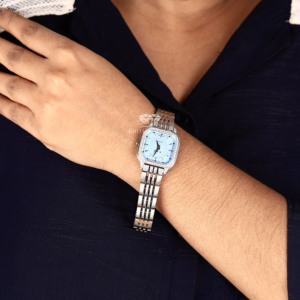 นาฬิกาข้อมือทรงสี่เหลี่ยมประดับเพชรหรูหราสำหรับผู้หญิง หน้าปัดสีน้ำเงิน ประดับโมอิสซาไนต์ ดีไซน์ฮิปฮอป ขนาดกะทัดรัด สายสแตนเลสสตีล - Product Image 4