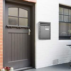 Buzón de correo seguro de hierro galvanizado bloqueable para montaje en pared con 2 llaves para buzón para el hogar o la oficina - Product Image 6