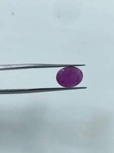 พลอยทับทิมสีม่วงธรรมชาติทรงรี 3.08 กะรัต 8x10.40 มม. คุณภาพ AF หินแท้สำหรับทำเครื่องประดับ - Product Image 2