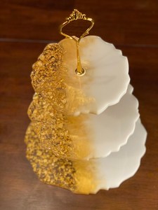 Support à gâteau à trois niveaux en résine, design marbré doré, plateau de service multi-niveaux, passe au lave-vaisselle, réutilisable, HASAN CRAFT, forme irrégulière - Product Image 5