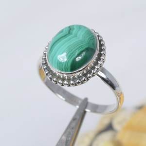 Anillo de malaquita natural ovalada tallada en plata de ley 925, hecho a mano, para fiestas, para mujer, joyería al por mayor. - Product Image 4