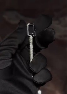 จี้เพชรโมอิสซาไนต์แบบฮิปฮอป จี้เพชรโมอิสซาไนต์แบบสั่งทำแนวตั้ง ประดับเพชรเต็มตัว จี้ตัวอักษรเงินแท้ 925 - Product Image 5