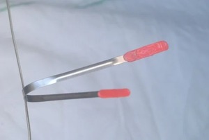 Suministro Directo de Fábrica: Limpiador de Lengua de Acero Inoxidable con Mango de Plástico Virgen y Agarre de Plástico - Product Image 3