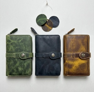 Tarjetero de Cuero Genuino Hecho a Mano, Estilo Vintage con Cierre de Hebilla, Cartera Corta Unisex en Verde, Marrón, Negro y Más Opciones de Color - Product Image 2