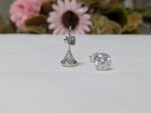 Boucles d'oreilles clous à fermoir pushback serties de diamants de laboratoire 2 carats, certifiées IGI, en or massif 14 carats, style vintage, pour mariage et soirée, pour femme - Product Image 2