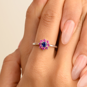 Bague halo florale en or massif 14 carats avec rubis et saphir bleu - Product Image 1