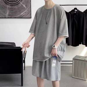 Ensemble deux pièces streetwear pour homme, chemise et short oversize, tenue coordonnée pour homme - Product Image 4