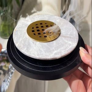 Ensemble de brûleurs d'encens en résine de forme ronde, accompagné de sous-verres en bois rainurés et de grilles métalliques dorées perforées pour la décoration de la maison - Product Image 6