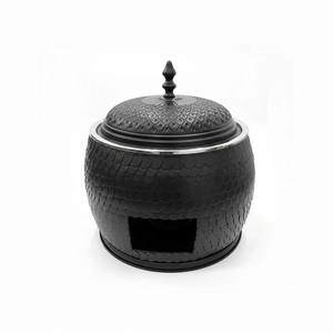 ถาดอุ่นอาหารทรงกลมสีดำสแตนเลสอย่างดี ทนทาน พร้อมฝาปิดลายนูน สำหรับบุฟเฟ่ต์ ป้องกันการติดอาหาร - Product Image 1