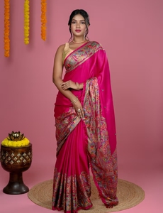 Sari en crêpe de soie rose traditionnel KV imprimé avec un chemisier non cousu pour les occasions de fête - Product Image 1