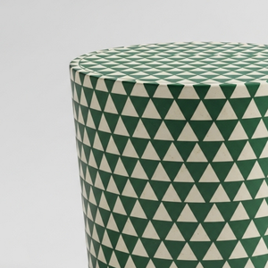 Mesa Auxiliar Redonda Industrial Verde con Incrustaciones de Hueso, Taburete de Tambor con Patrón Triangular Hecho a Mano para Uso en Entradas y Escuelas, Venta al por Mayor - Product Image 3