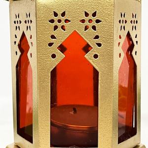 Farol de Vela Estilo Marroquí Único, Color Dorado y Ventana de Vidrio Rojo, Accesorios de Iluminación Decorativos para el Hogar y la Oficina - Product Image 5