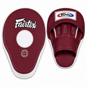 แผ่นซ้อมมวย Fairtex รุ่นใหม่ ดีไซน์ยอดนิยม สำหรับฝึกซ้อมมืออาชีพ หนังแท้ สีเทา-ดำ โค้งมน สำหรับมวยไทยและคิกบ็อกซิ่ง - Product Image 4
