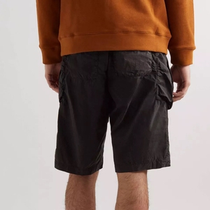 Shorts cargo pour homme, couleur unie, taille mi-haute, cordon de serrage, taille élastique, tissu en toile respirant, style décontracté, noir, poches, logo sur le devant - Product Image 5
