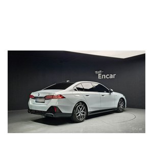 BMW Serie 5 520i M Sport, Modelo de Junio de 2023, con 16,326 km, Caja de Cambios Automática, Asientos de Cuero, Cámara Trasera - Product Image 2