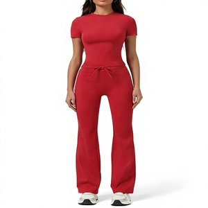 Conjunto de Yoga Rojo de 2 Piezas para Mujer: Top de Cuello Redondo y Manga Corta con Pantalones Acampanados de Cintura Alta y Cordón Ajustable, Sólido, Elástico, Sin Costuras, Ropa Deportiva - Product Image 1