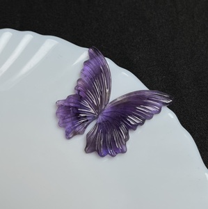 Gema Tallada en Forma de Ala de Mariposa de Amatista Púrpura Natural |   Ala de piedra preciosa tallada a mano para la creación de joyería fina, colgante, anillo - Product Image 4