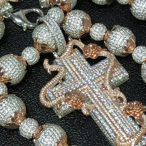 เครื่องประดับฮิปฮอป CONCEPTION Fashion Charm จี้รูปกางเขนแบบใหม่สั่งทำได้ ชุบทองประดับเพชรโมอิสซาไนต์  รับรองโดย GRA เหมาะสำหรับทุกเพศทุกวัย ใส่ไปงานปาร์ตี้ได้ - Product Image 3