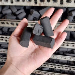 Charbon de bois naturel 100 % fiable pour l'exportation, idéal pour les acheteurs en gros et les importateurs, à combustion propre - Product Image 1