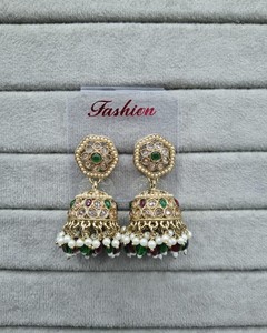 Elegantes Pendientes Jhumka Chapados en Oro Antiguo, Pendientes Jhumki con Perlas y Piedras Kundan Tradicionales Indias, Joyería Étnica para Mujer - Product Image 5