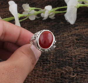 Anillo de Boda con Bisel de Ónix Rojo Natural, Plata de Ley 925, Joyería Clásica Hecha a Mano para Mujer - Product Image 1