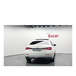 Mercedes-Benz Clase C C300 4MATIC Avantgarde 2024, 35,065 km, Caja de Cambios Automática, Volante a la Izquierda, Cámara Trasera - Product Image 4