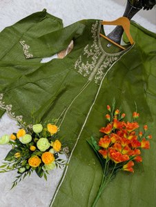 Ensemble Kurti Palazzo Premium en Soie Croquante avec Broderie à Sequins et Dupatta de Créateur - Product Image 4
