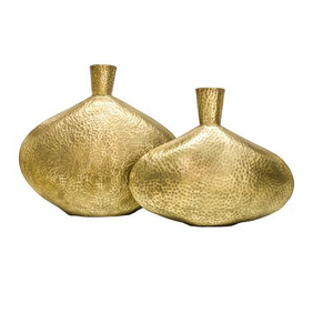 Jarrón de Mesa Metálico Minimalista Hecho a Mano en Oro, Elemento Decorativo Simple y Ecológico, Estilo Interior Moderno y Limpio, Sutil y Elegante - Product Image 1