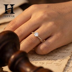 Anillo de Compromiso Moderno con Diamante Cultivado en Laboratorio, Diseño Trenzado Cruzado con Pavé, Anillo Solitario para Mujer - Product Image 1