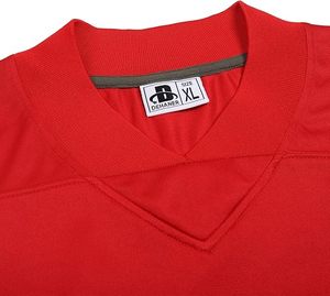 เสื้อกีฬาโพลีเอสเตอร์สีแดงพร้อมแถบสีดำที่แขนเสื้อคอวีแขนสั้นเสื้อกีฬาที่ทนทาน - Product Image 4