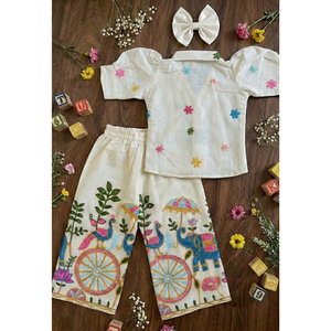 Conjunto coordinado de media manga para niños con bordado étnico en algodón khadi, cuello con cuelloleta y detalles florales en dori, y lazo a juego para ocasiones festivas. - Product Image 5