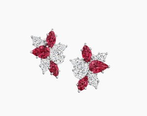 Pendientes de tuerca sólidos de lujo con diamantes de laboratorio rojos vivos en forma de marquesa y pera, con motivo floral botánico, en engaste de oro blanco de RAAMAA - Product Image 3