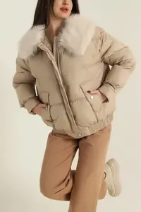 Nouvelle conception OEM – Doudoune légère pour femme à manches longues, résistante à l'eau, de haute qualité, personnalisable, entièrement zippée et pliable avec capuche - Product Image 5